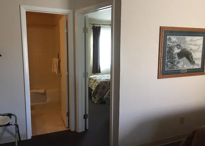 Hotel Rocky Mountain 2*