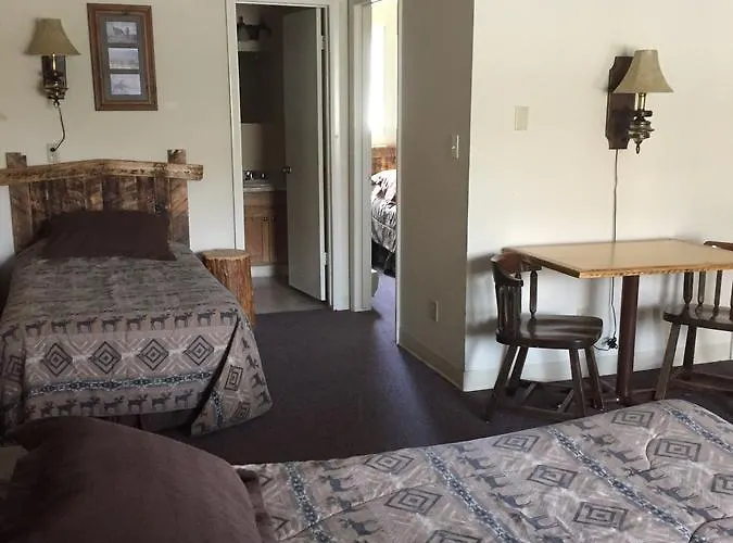 Rocky Mountain Hotel 2*