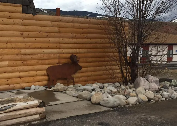 Rocky Mountain Hotel 2*
