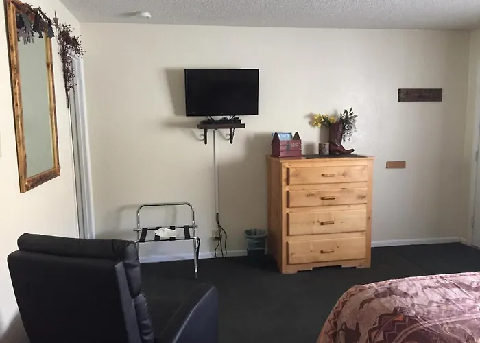 Rocky Mountain Hotel 2*